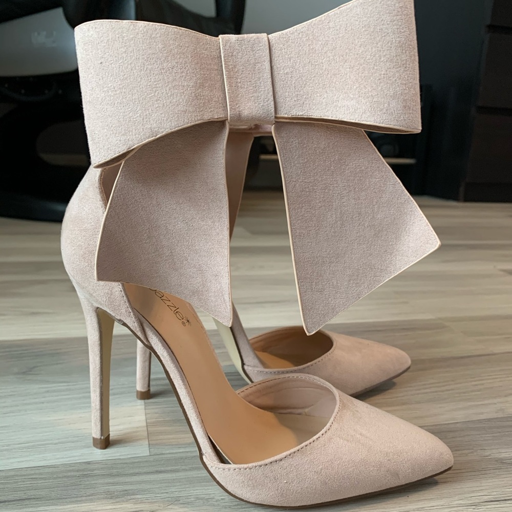 Super cute heels with bow